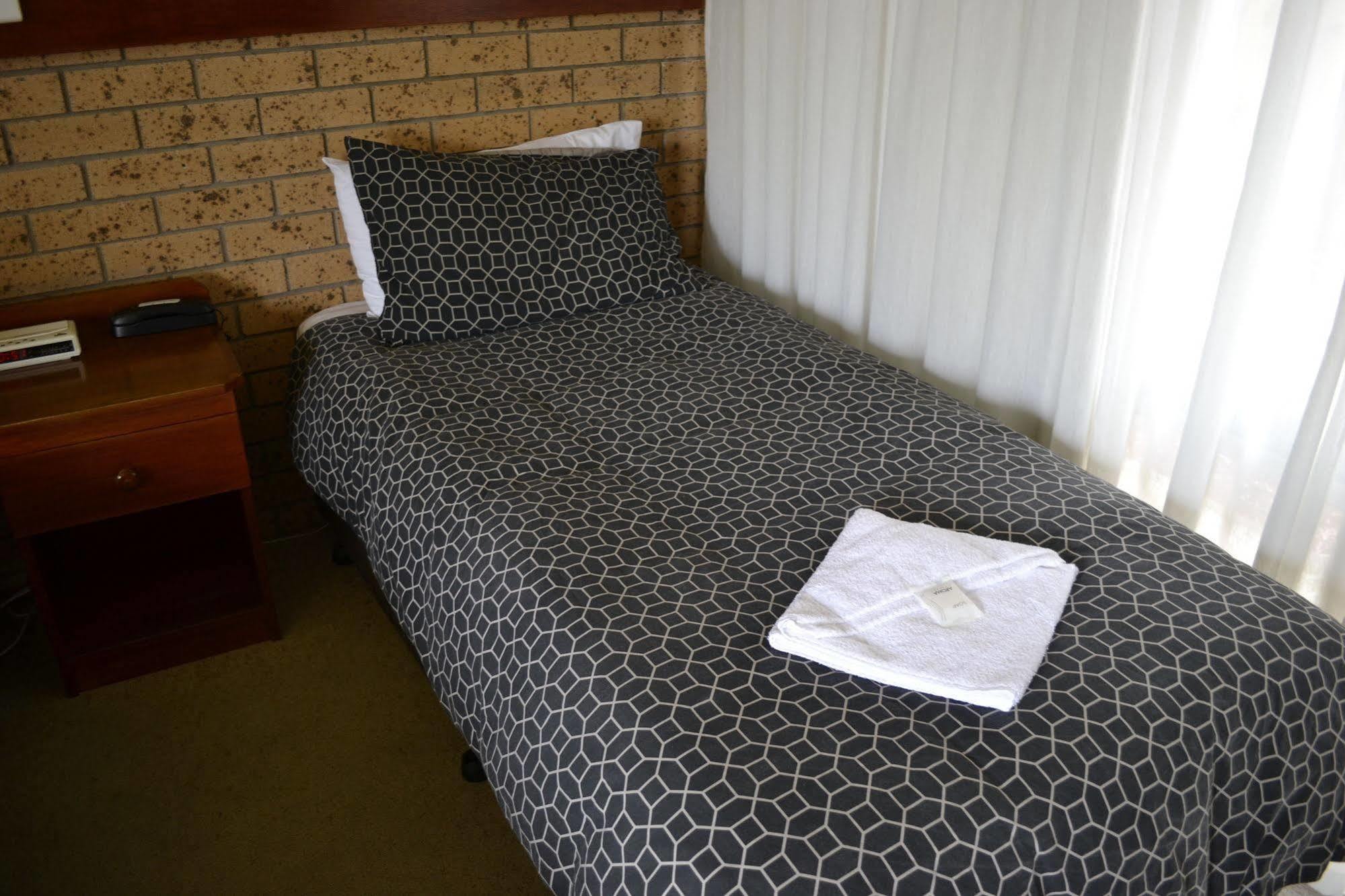 Colac Mid City Motor Inn Esterno foto