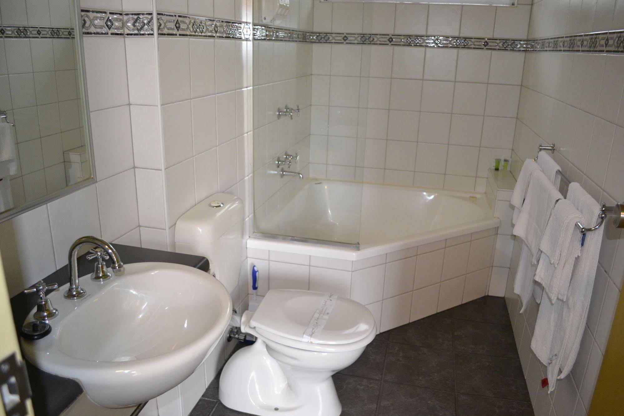 Colac Mid City Motor Inn Esterno foto