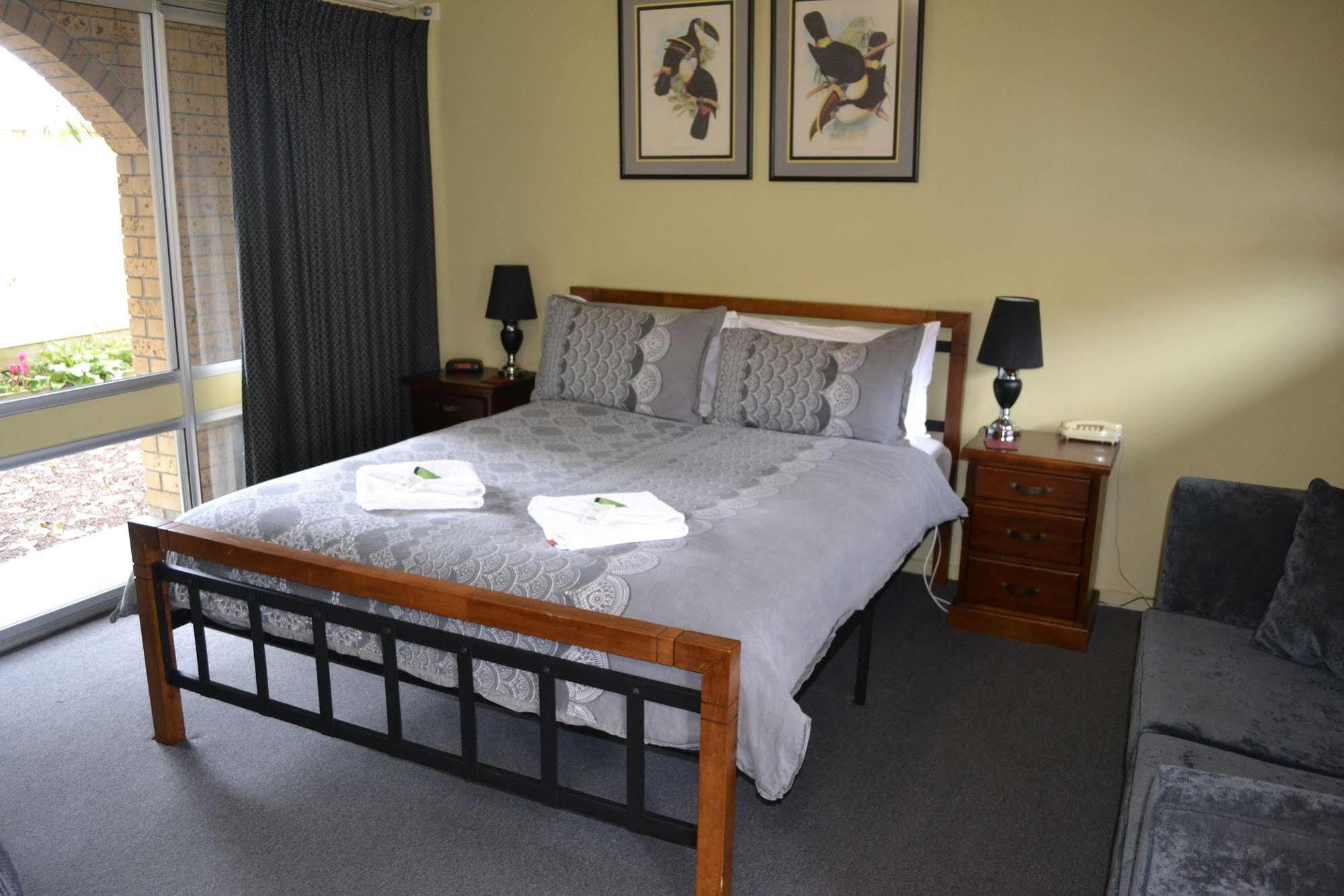 Colac Mid City Motor Inn Esterno foto