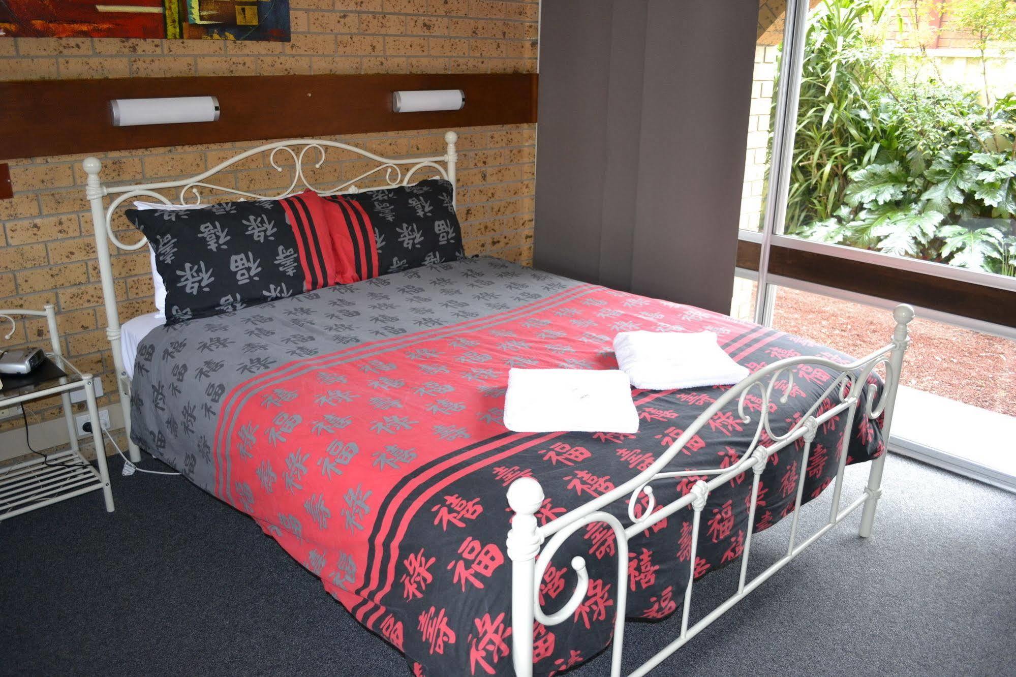 Colac Mid City Motor Inn Esterno foto